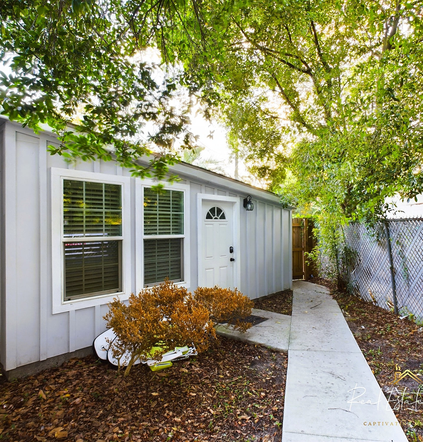 The Perfect One Night Stay Studio • Near JaxPort & Vystar