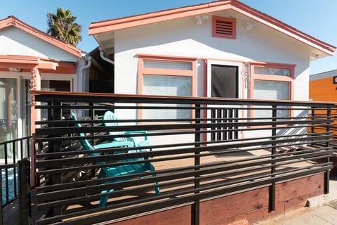 6-Sleeper Coastal Retreat