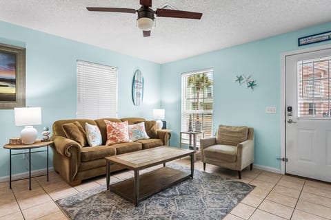 Beautiful Gulf-Coast Townhouse Walk to the Beach