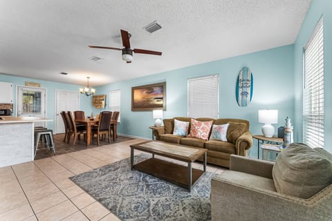 Beautiful Gulf-Coast Townhouse Walk to the Beach