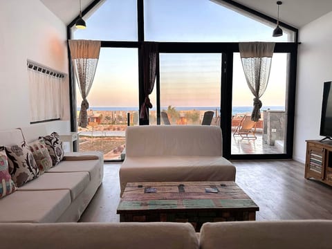 Spacious Seaviews Villa With Pool & Beach Access image 4