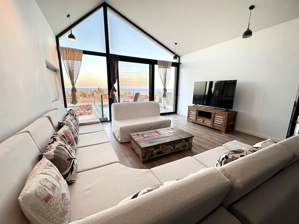 Spacious Seaviews Villa With Pool & Beach Access image 1