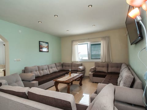 Villa "Villa Katy" mit Garten, Grill und Terrasse