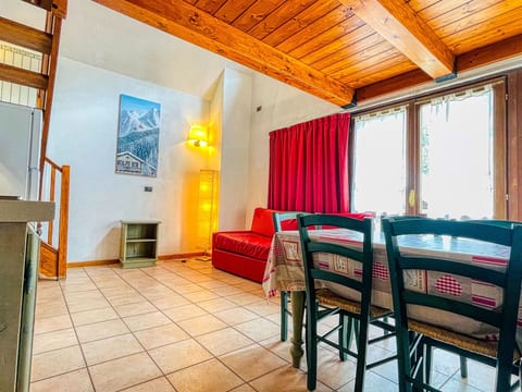 Zwei-Zimmer-Wohnung im Dachgeschoss 5 p. l. Villa Frejus