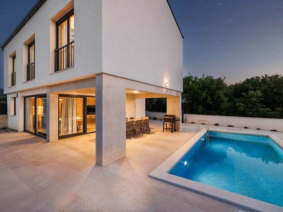 Brandneue Villa -beheizter Pool mit schönem Meerblick - Vrbnik
