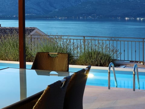 Mediterrane Villa, Pool, Panoramablick aufs Meer