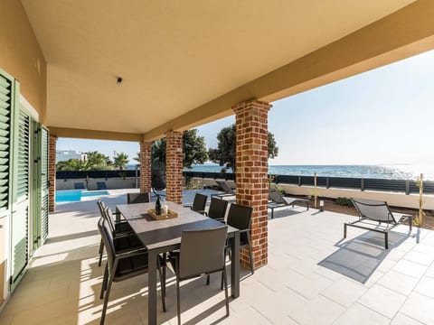 Villa "Mar" am Strand mit beheiztem Pool, Jacuzzi