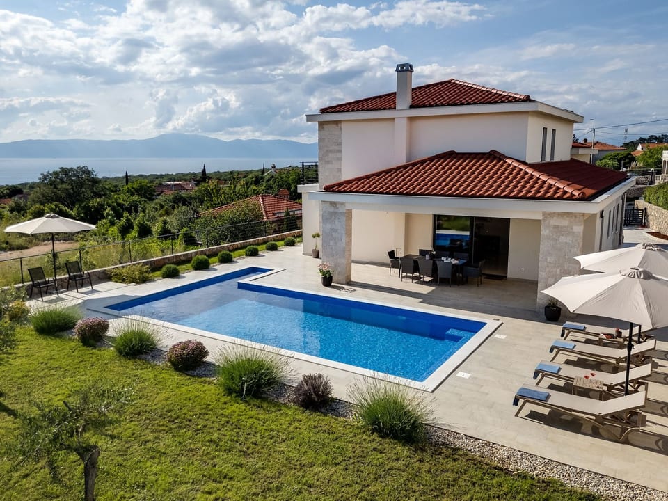 Schone Villa mit Pool, Meerblick, Strand - Milohnići