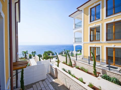 Wohnung "Zayml Povile" mit Blick auf das Wasser