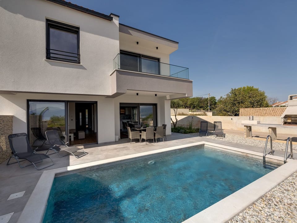 Villa Rosemary con piscina y vistas panorámicas al mar - Garica