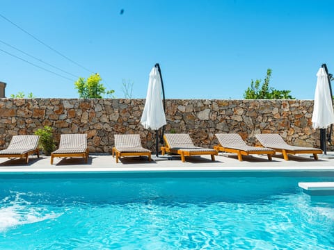 Neue Luxusvilla mit Schwimmbad, Sauna