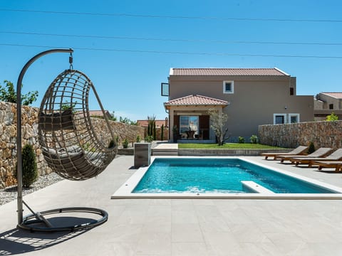Neue Luxusvilla mit Schwimmbad, Sauna