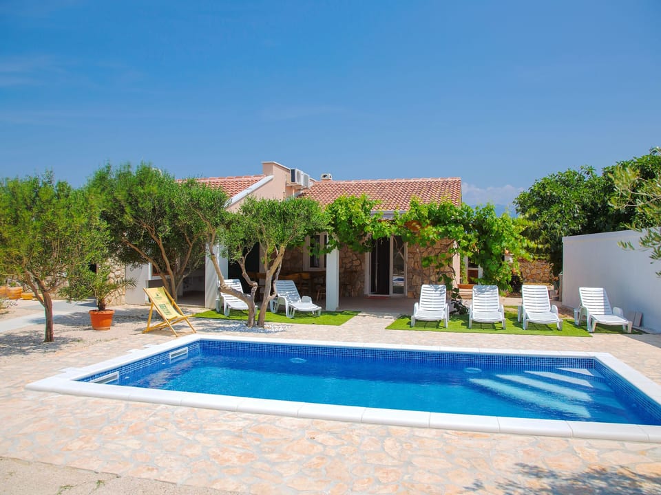 Holiday home Tina with Private pool - Novalja