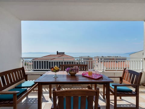 Vele Duplex-Wohnung mit Terrassen und Meerblick