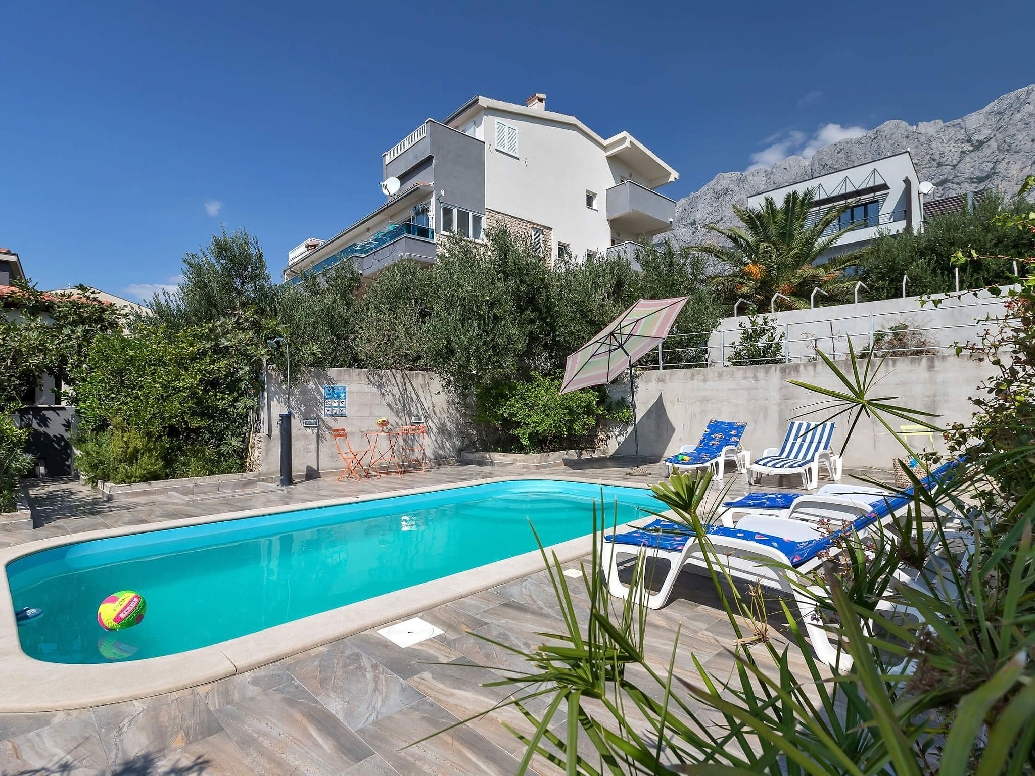 Vele Duplex-Wohnung mit Terrassen und Meerblick
