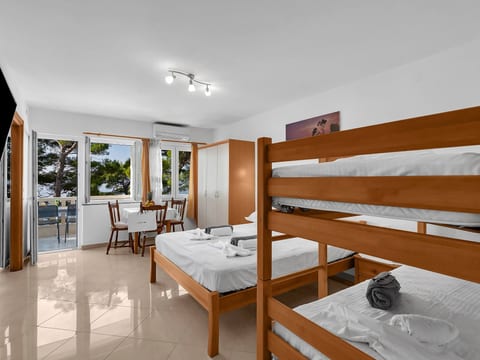 Pine Canopy Studio Apartment mit Meerblick A13
