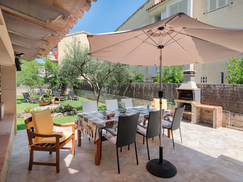Stilvolle Villa mit Terrasse und Nähe zum Strand