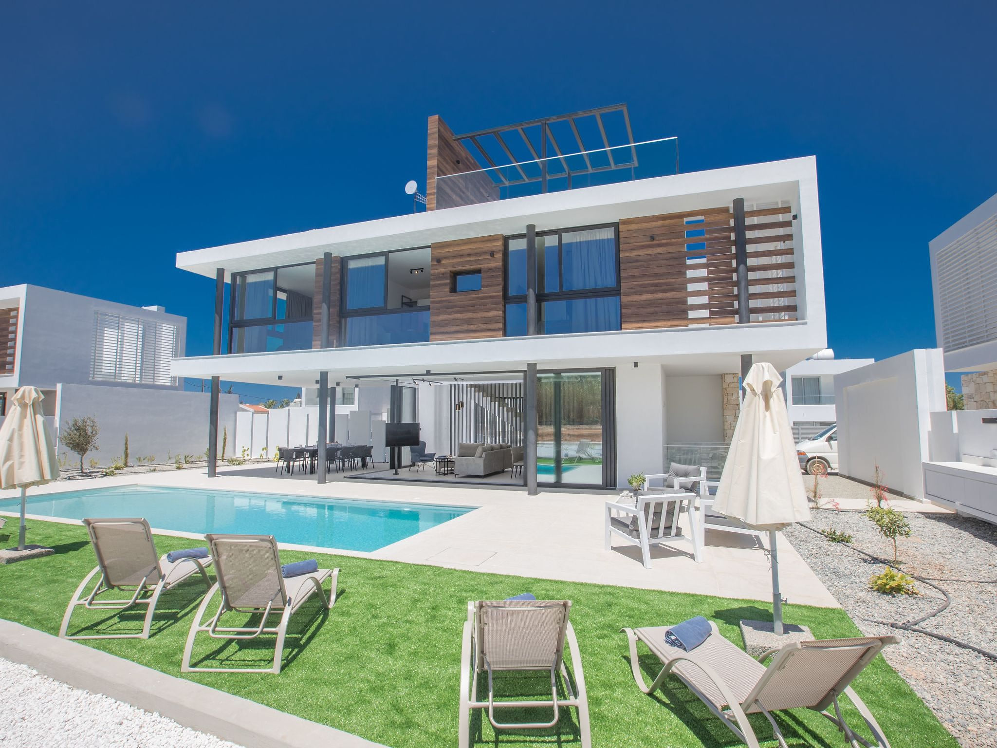 in Protaras mit großem Garten