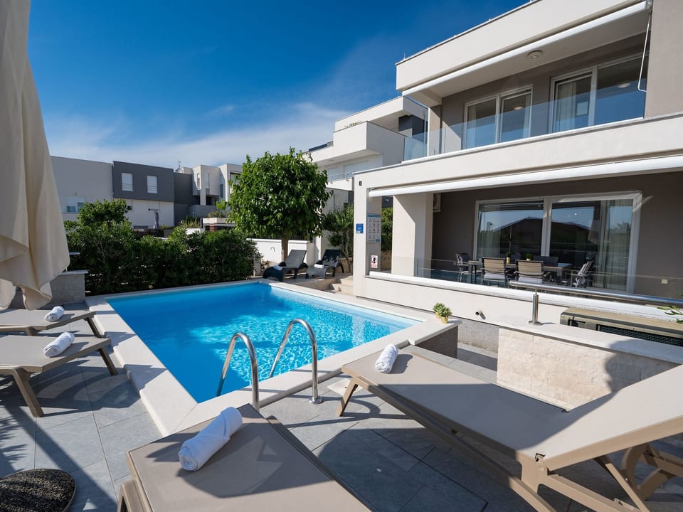 Villa Zora con Piscina Privada - Novalja