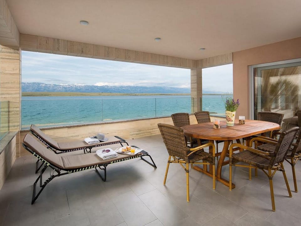 Apartment Vista Royal 1 - Vir