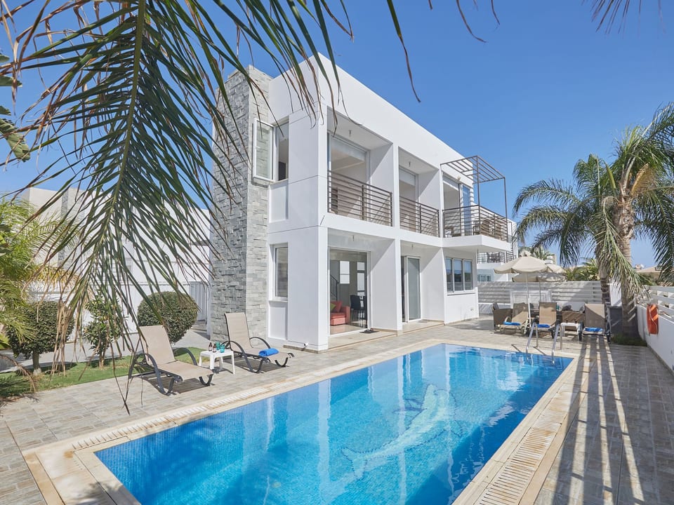 Villa Pearl PE17 en Paralimni con aparcamiento privado - Protaras