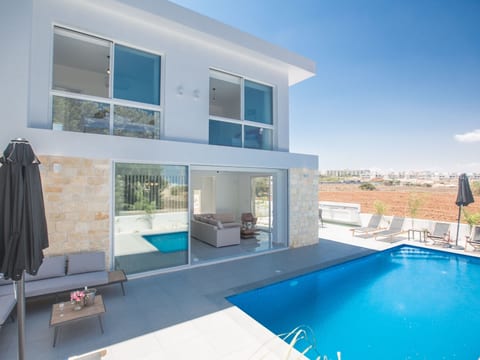 4-Schlafzimmer-Villa mit Pool im Zentrum von Protaras
