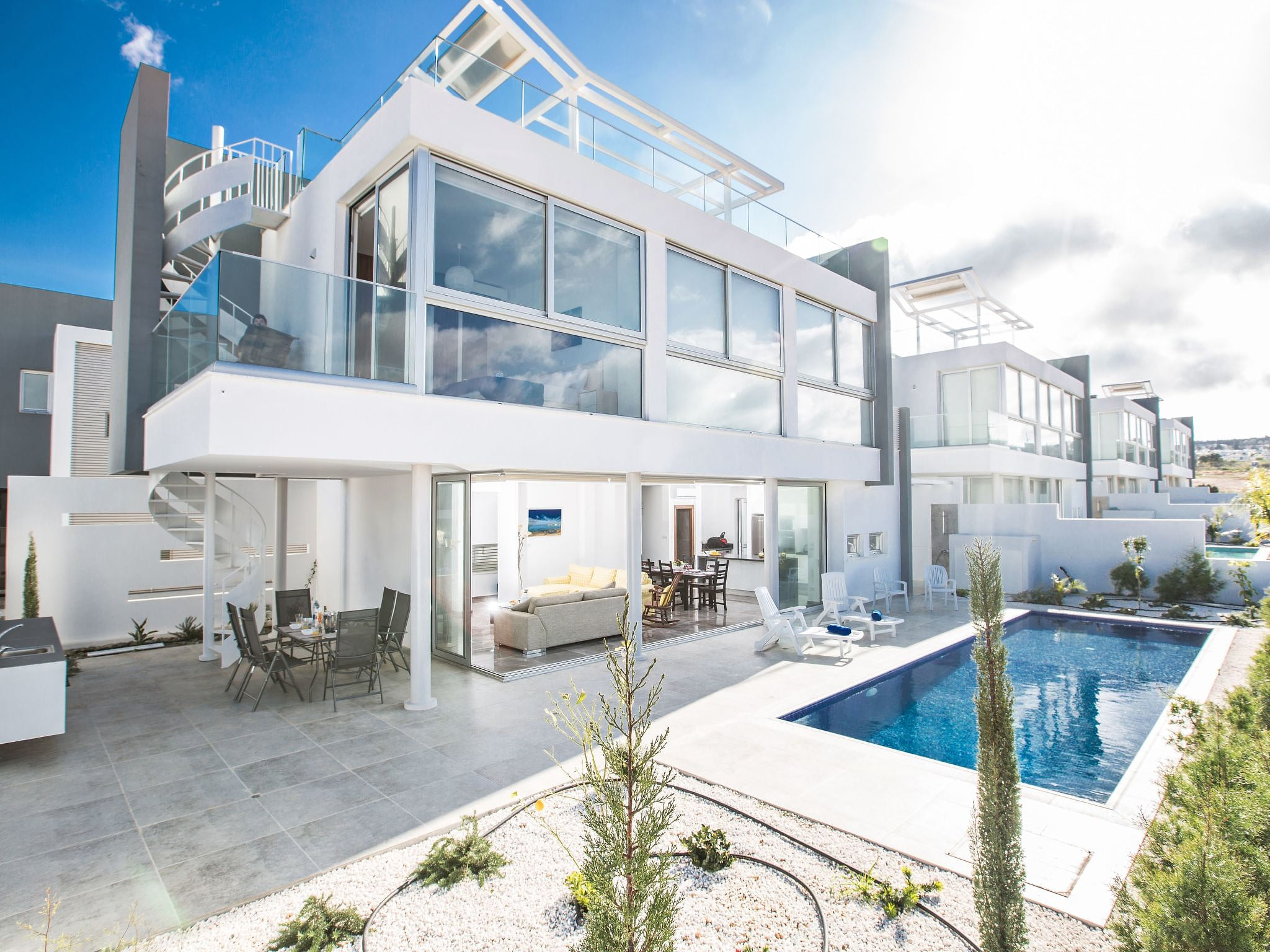 3-Schlafzimmer-Villa mit privatem Pool und Dachgarten