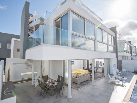 3-Schlafzimmer-Villa mit privatem Pool und Dachgarten