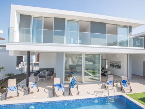 3-Schlafzimmer-Villa mit privatem Pool im Zentrum