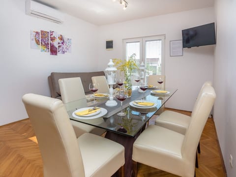 Apartment Radovic Nives