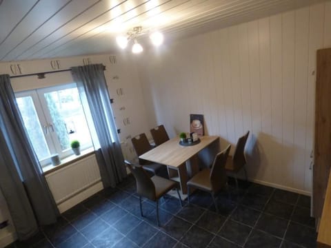 Große Ferienwohnung in Voslapp mit Garten