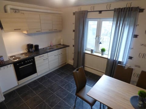 Große Ferienwohnung in Voslapp mit Garten