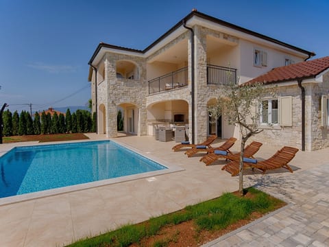 Haus in Pinezići mit privatem Pool
