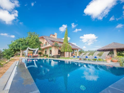 Private Villa mit Panoramablick auf das Meer