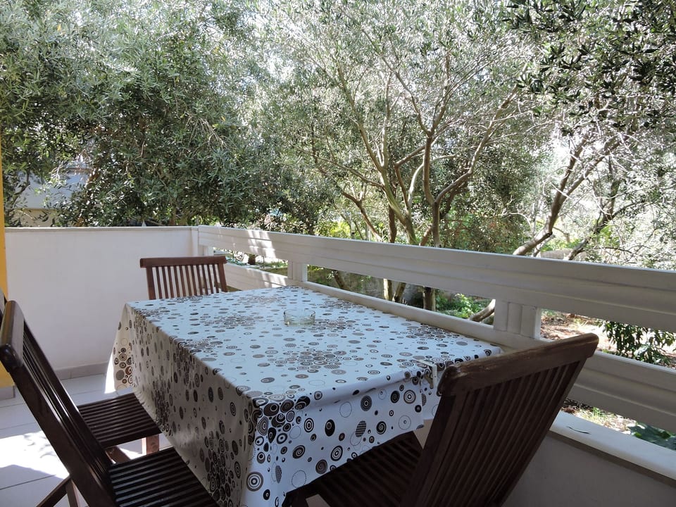 mit privatem Garten und Grill - Novalja