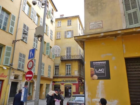 Strandnahe, helle Wohnung mitten in der Altstadt von Nizza mit fantastischem Bl