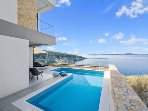 Gemütliches Ferienhaus in Vinišće mit Privatem Pool und Meerblick