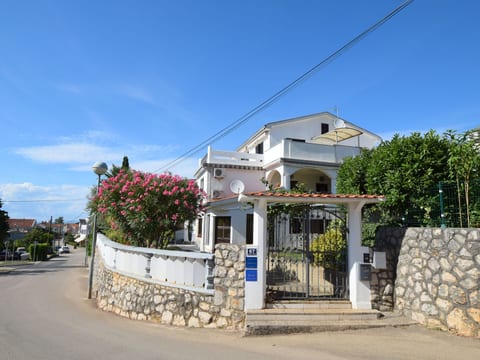 "Sanja" mit eigener Terrasse