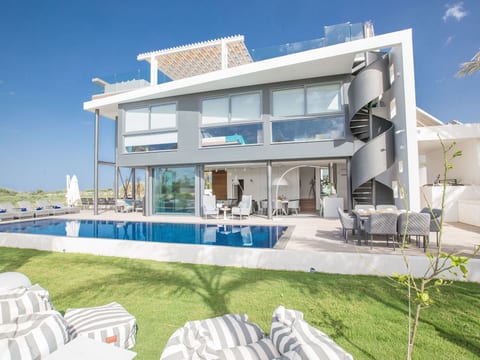 Haus in Paralimni mit großem Patio