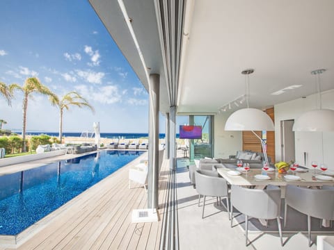 Haus in Paralimni mit großem Patio