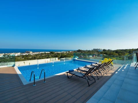Private Villa mit 4 Schlafzimmern, Pool und Meerblick