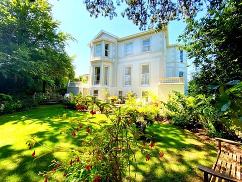 Helle Wohnung in Torquay mit Garten