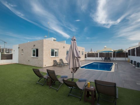 3-Schlafzimmer-Villa in Protaras Zentrum mit Pool