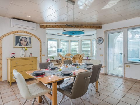 "Nika" mit privatem Pool