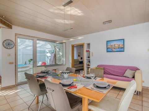"Nika" mit privatem Pool