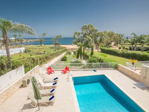 Schöne Villa direkt am Meer