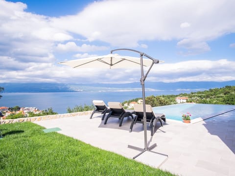 Luxuriöses Appartement Grohot mit privatem Infinity-Pool