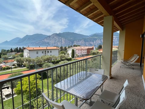 Zwei-Zimmer-Wohnung mit Seeblick