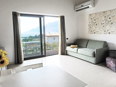 Zwei-Zimmer-Wohnung mit Seeblick