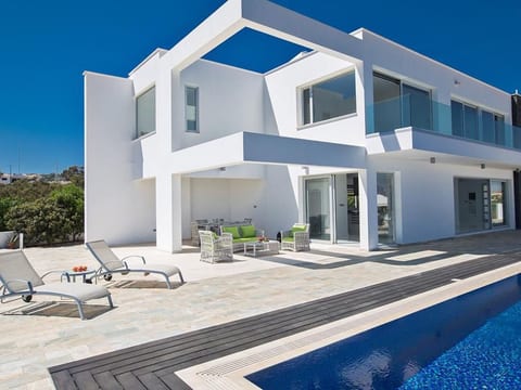 Moderne 3-Schlafzimmer-Villa mit atemberaubendem Meerblick